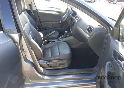 2017 Volkswagen Jetta 1.4T Se z USA, uszkodzony, nr VIN 3VWDB7AJ8HM258834